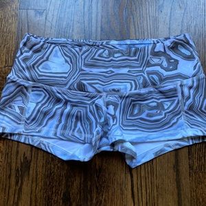 Low rise Fleo shorts. Size small.